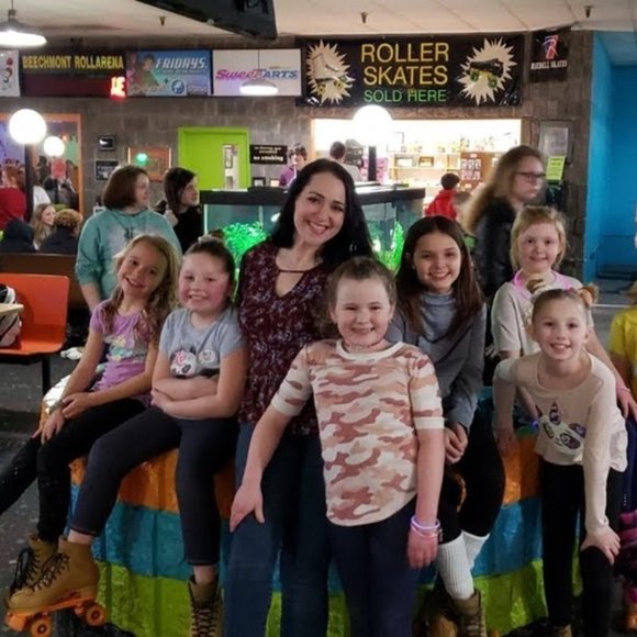 MEET YOUR POSHER - Picture 6 of 9